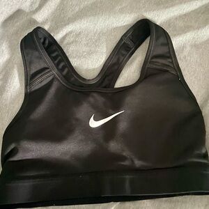 Women’s classic padded medium support Nike pro sports bra